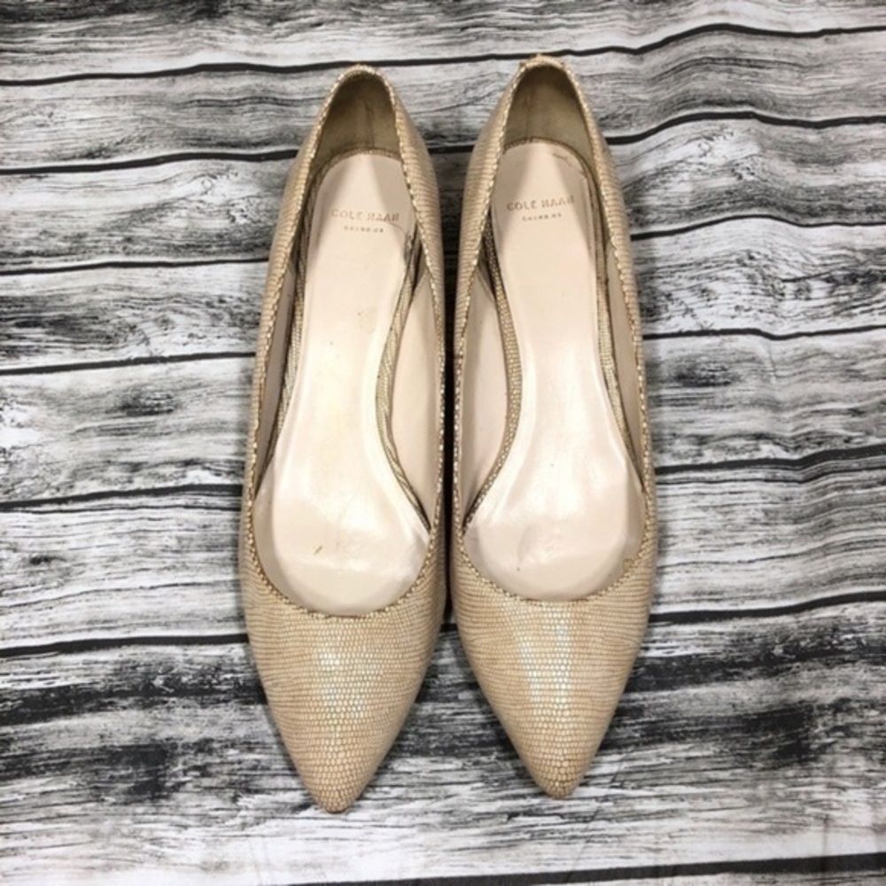 Cole Haan Beige leather low heel size 9.5